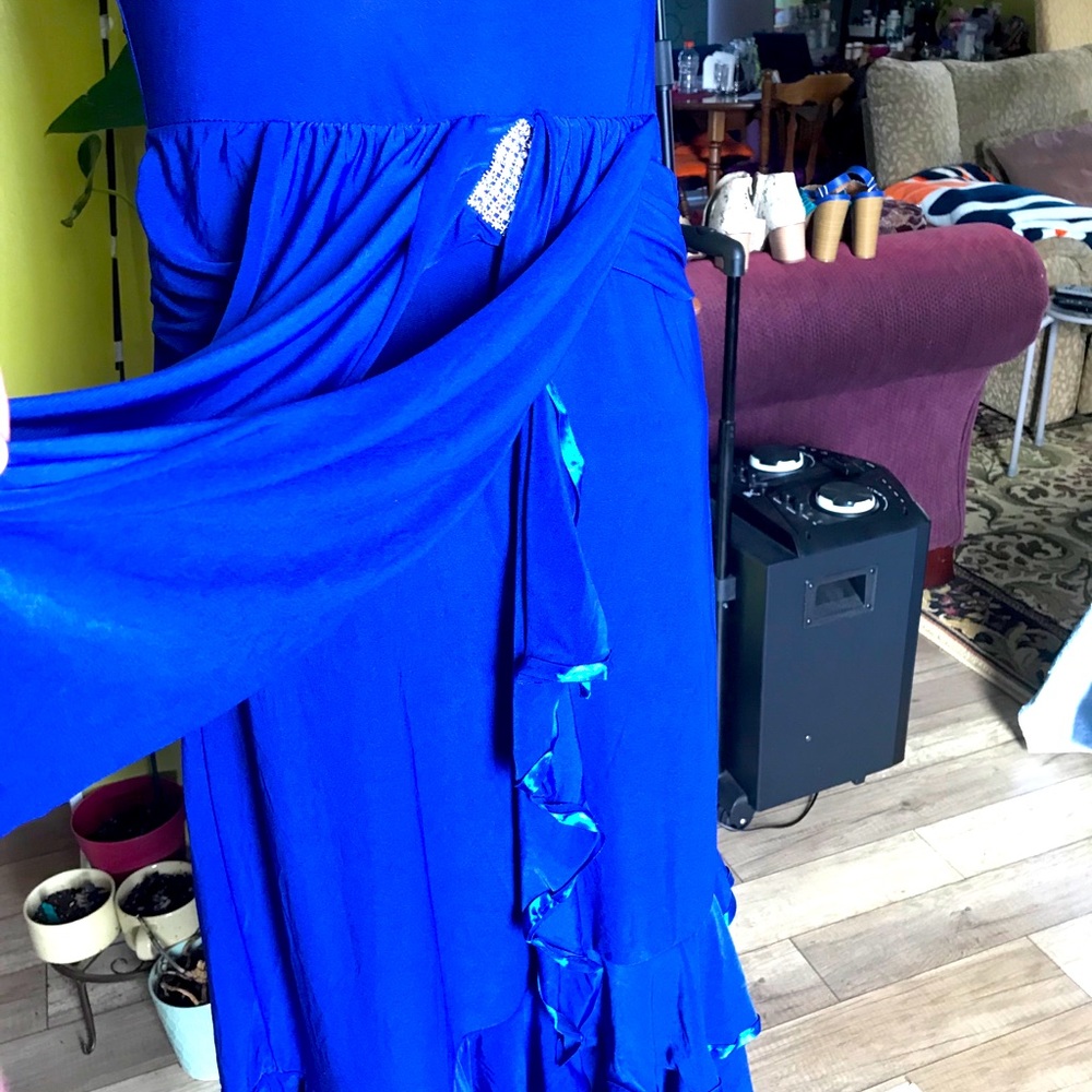 Dresses - Picture 2 of 3